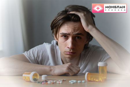 Мужчина страдает от синдрома отмены антидепрессантов